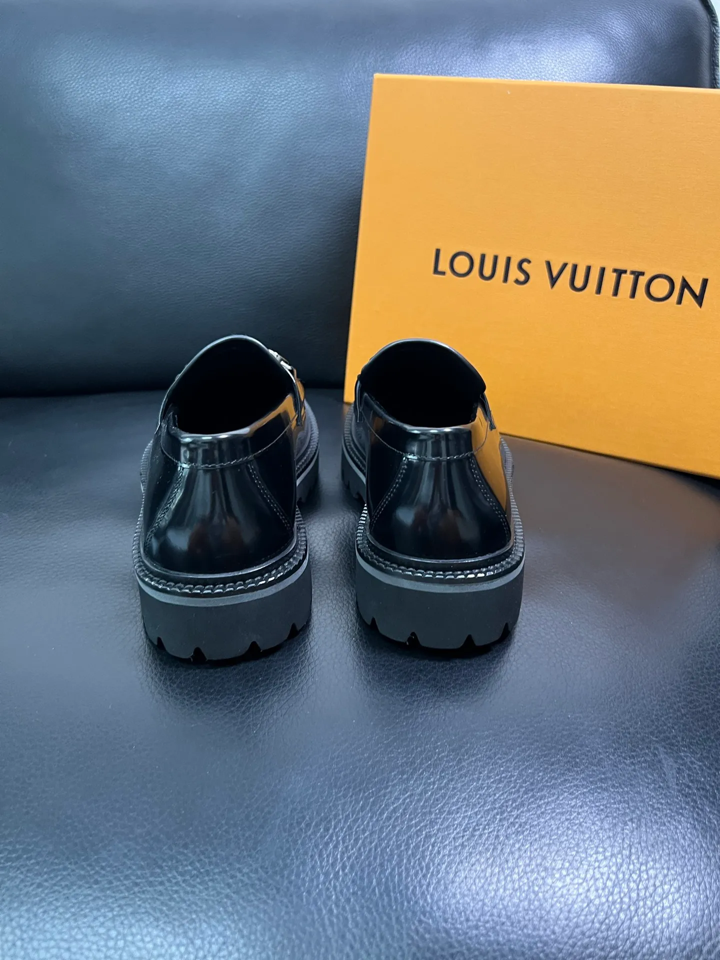 Men's shoes 💰780 Lv top purchasing Louis Vuitton leather shoes counter synchronization, uppers imported from Italy, imported water-dyed cowhide lining, soles: original soles specially provided by the original factory, original factory follow-up goods, high quality, welcome to compare, code number 38-44 (customized 45) 85842
